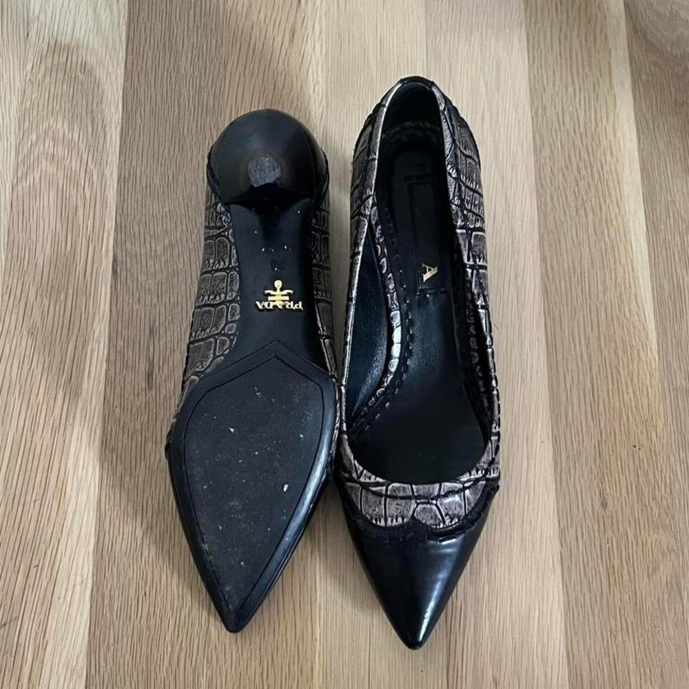 Vintage Prada Croc Embossed Kitten Heel Pumps Y2K Prada Pointed Toe Heels Size 6 - Picture 2 of 6